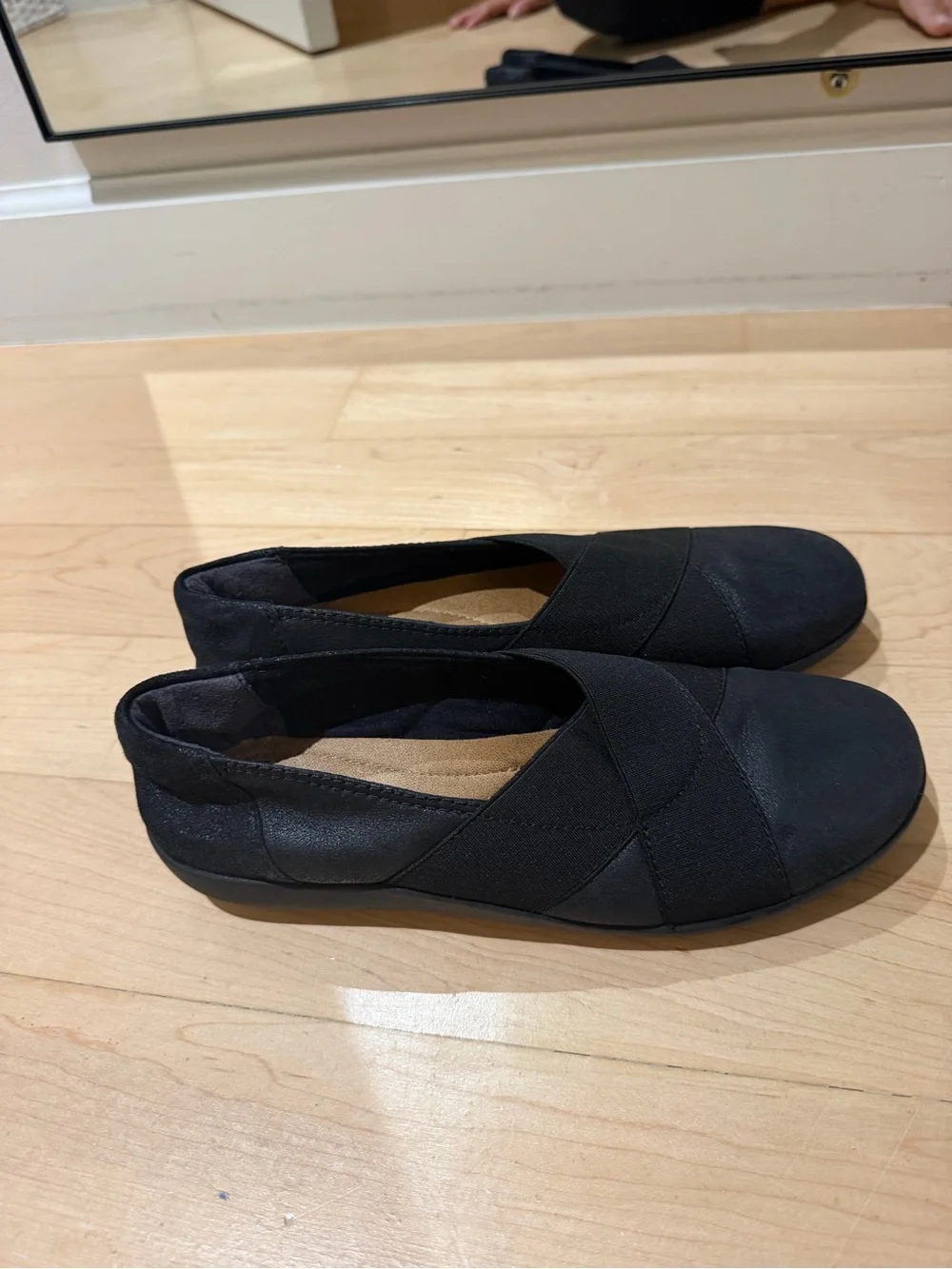 Clarks Comfortable Black Slip-On Women's Flats size 8 soft cushion